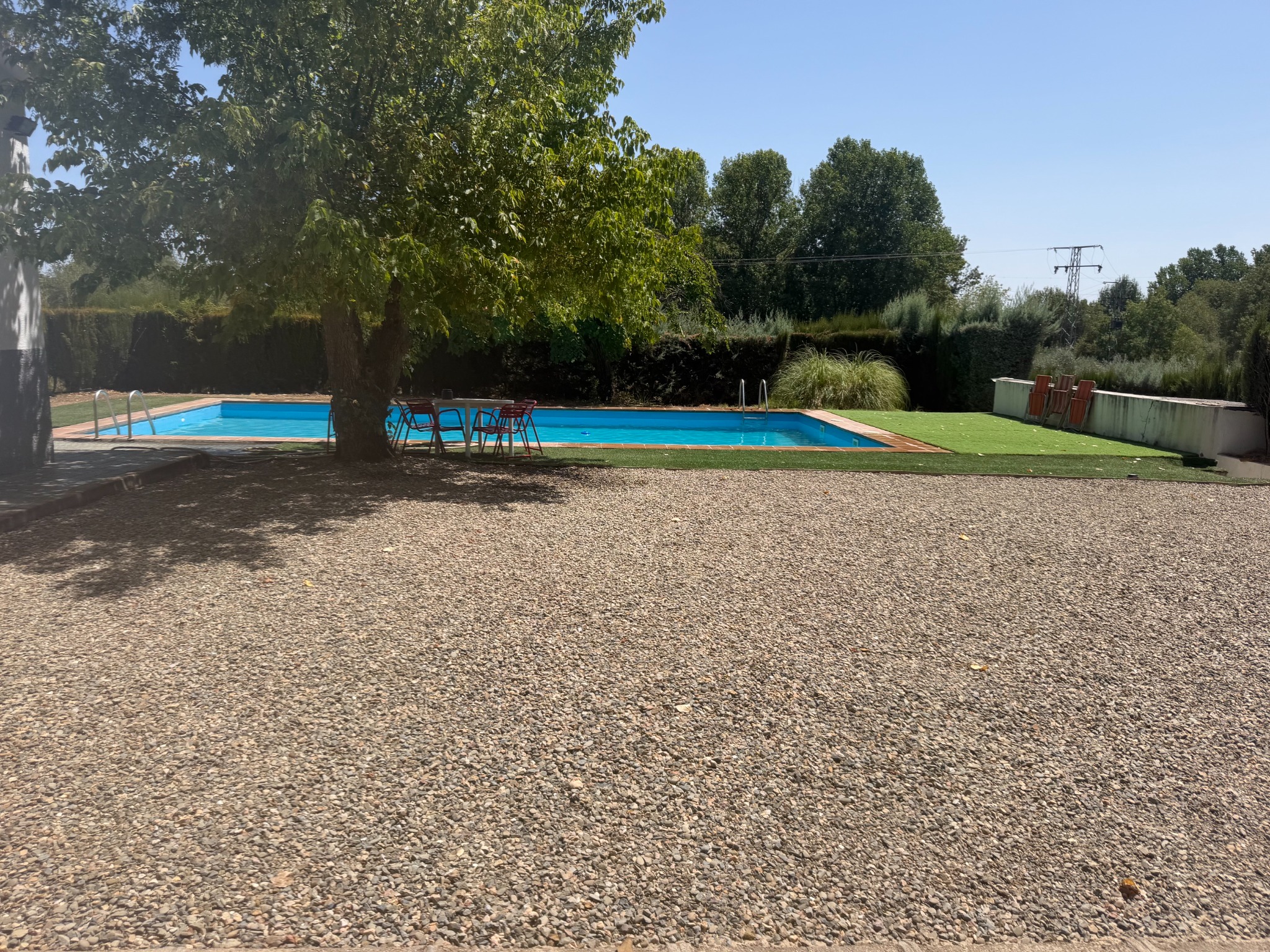 Jardín y piscina, ideal para familias